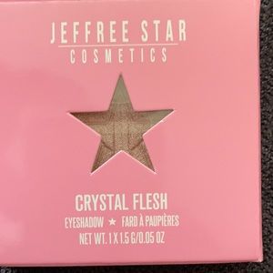 Single eyeshadow shade